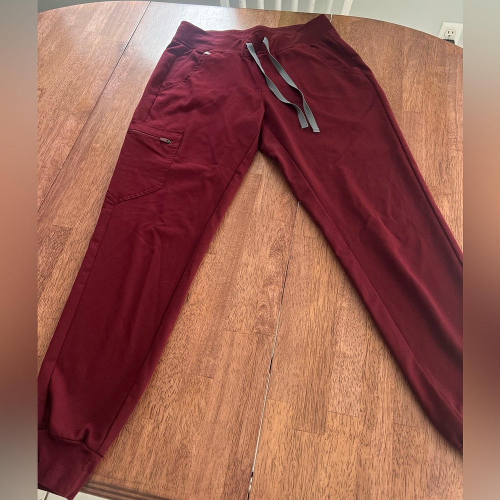 Figs Women’s Size Small Reg Maroon Jogger Pants
